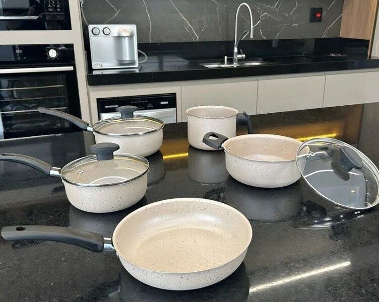 Jogo De Panelas 8 Peças Teflon Antiaderente C Tampa De Vidro Cor Ceramic