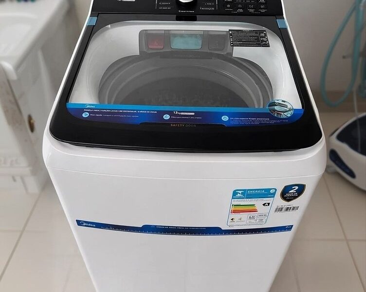 Lavadora de Roupas Midea 15kg Wave Agitador Branca 127V (MA512W150A/WK04)