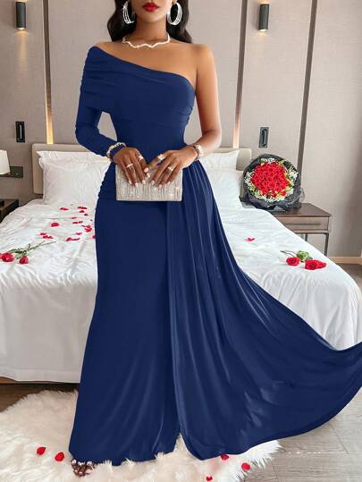 AIJ Vestido Longo de Manga Longa com Decote Assimétrico Elegante da Amarilo, Primavera