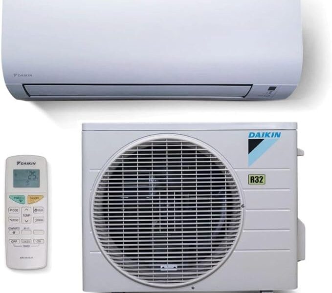 Ar-Condicionado Split HW Inverter Daikin Full 12.000 BTUs R-32 Quente/Frio 220V