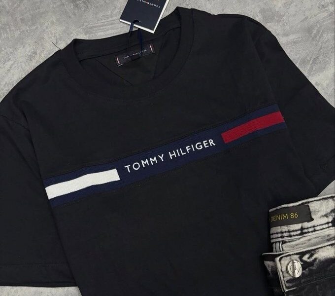 Camiseta Tommy Hilfiger Chest Insert Logo Preta – Original