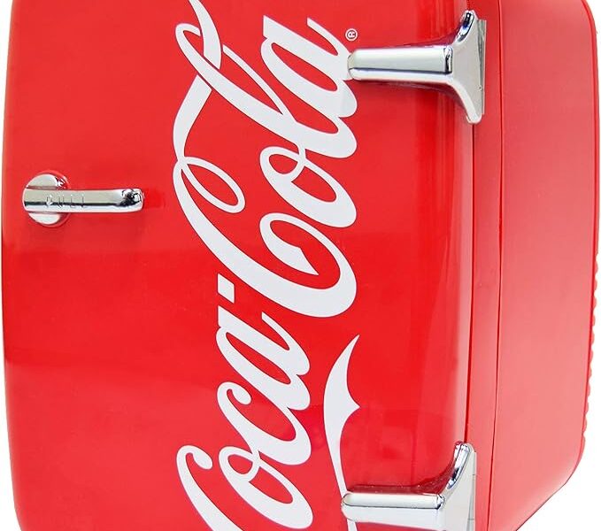Cooluli Mini geladeira retrô Coca-Cola para quarto – carro, mesa de escritório e dormitório universitário – Refrigerador e aquecedor portátil de 4L/6 latas de 12 V para alimentos, bebidas e cuidados