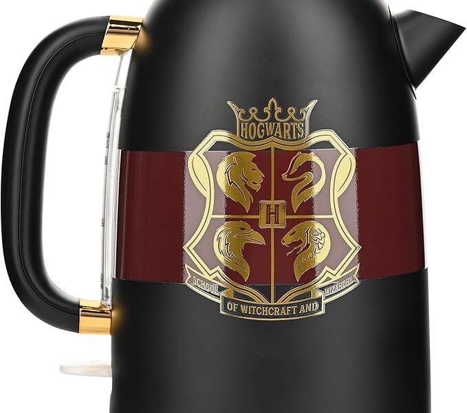 Harry Potter Chaleira Elétrica Warner Brothers 1,7 L 1500 W De Marcas Selecionadas – Possui Janela Água, Desligamento Automático, Proteção Contra Fervura A Seco, Base Giratória 360 Graus, Preta E Do