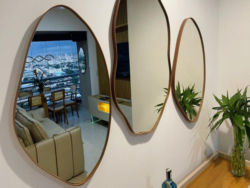 Kit 3 Espelhos Decorativos Orgânicos com Moldura em Couro Caramelo – Moldura Premium para Sala Hall