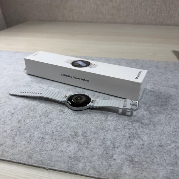 Samsung Galaxy Watch7 Smartwatch 44mm Bluetooth, Galaxy AI, Tela em Cristal de Safira, GPS de Dupla Frequência, Monitoramento avançado de saúde, sono e de coração, Processador de 3nm – Prata