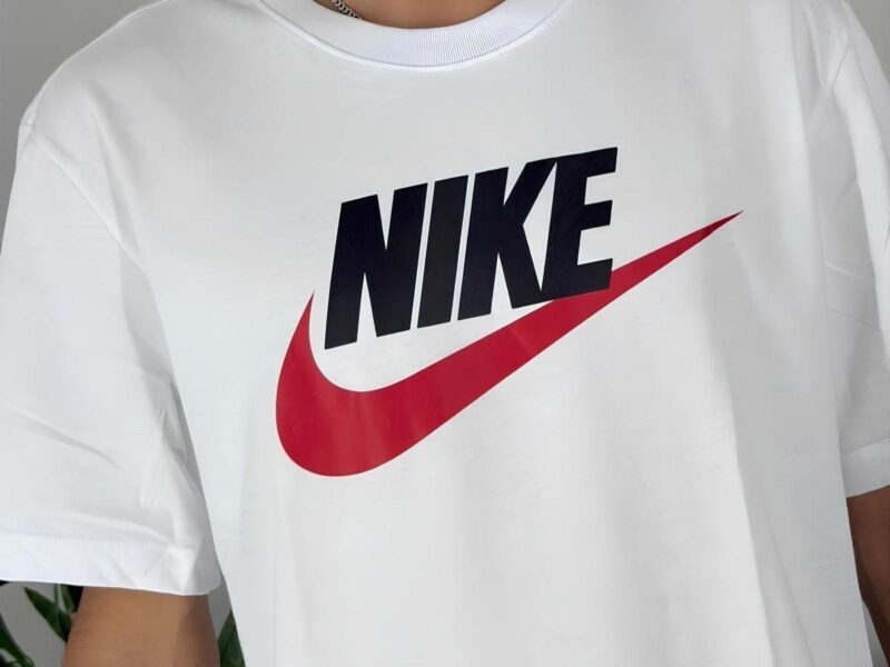 Camiseta Nike Icon Futura