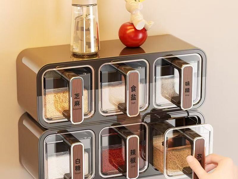 Kit Organizador de Temperos com Ventosa – Frascos para Cozinha Moderna (Inclui Porta-Sal, Açúcar e Especiarias