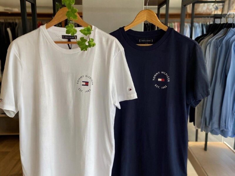 Kit Tommy Hilfiger Camisetas Azul Marinho/branco – Original na Meli por R$ 212,00