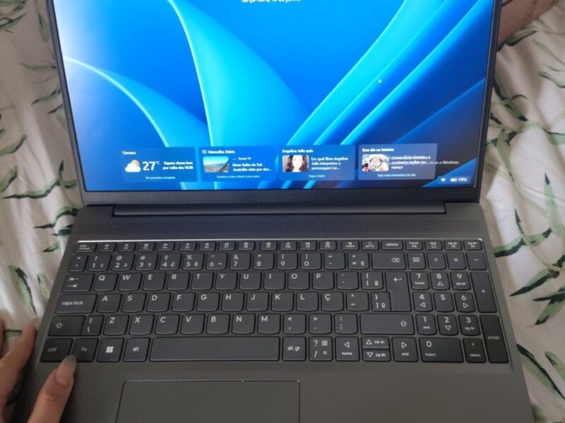 Notebook Lenovo IdeaPad Slim 3 15IRU10 Intel Core 3 100U 8GB 256GB SSD Linux 15.3″ – 83NUS00000 Luna Grey