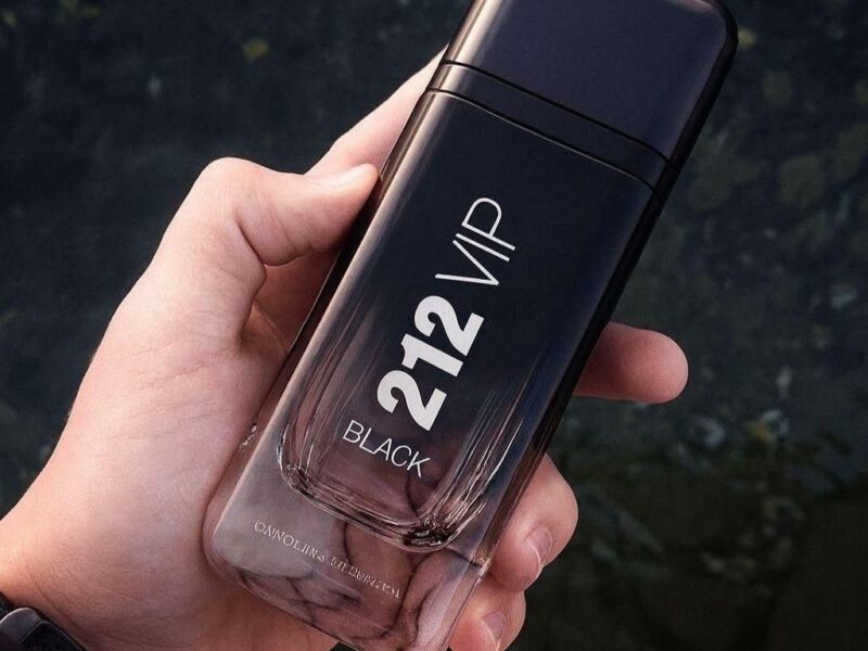 Perfume Carolina Herrera 212 VIP Black Eau de Parfum 200 ml masculino – na Meli por R$ 478,00