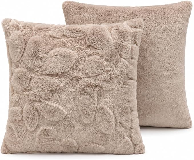 Capa de Almofada, Kit com 2 Capas Decorativas em Pelúcia, Plush, Luxuoso, Toque Suave, Desenhos em Relevo, Sala – Casa e Decoração (Flores – Nude)