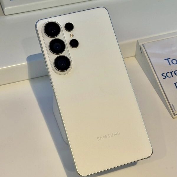 Celular Samsung Galaxy S26 Ultra 5G, 256GB, 12GB RAM, Câmera Quádrupla, Tela Grande de 6.9″ – Branco