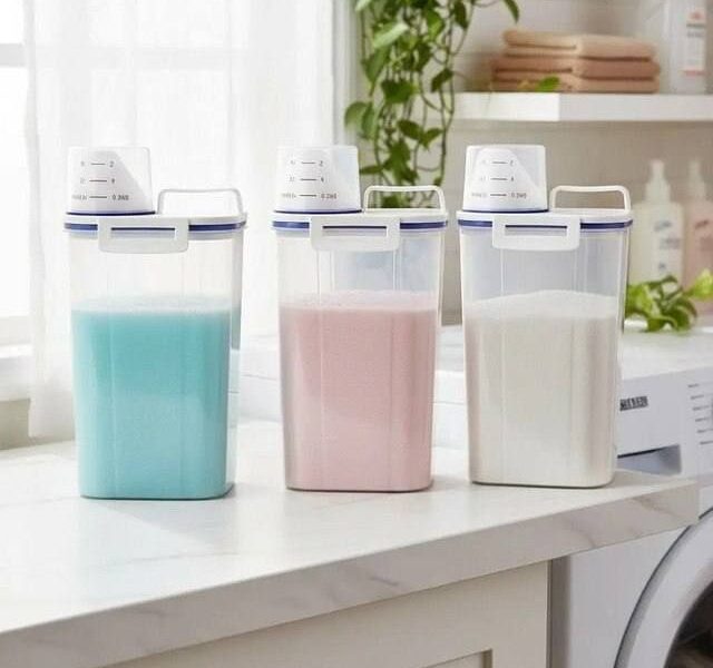 Kit 3 Potes Dispenser Hermético 2l Multiuso Lavanderia Porta Sabão Em Pó Com Copo Medidor Bico Dosador E Travas
