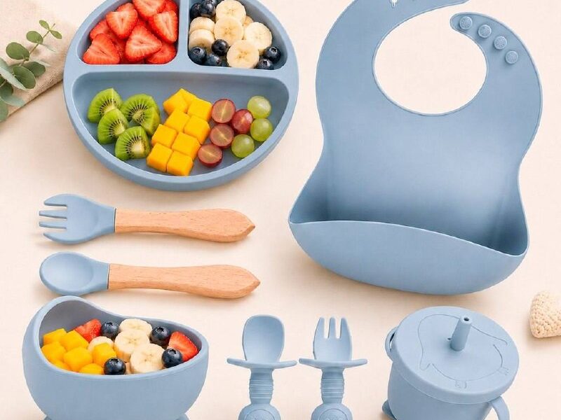 Kit Talheres bebê silicone 8 Peças Talheres Infantil Com Ventosa Canudo Colher Babador Garfo