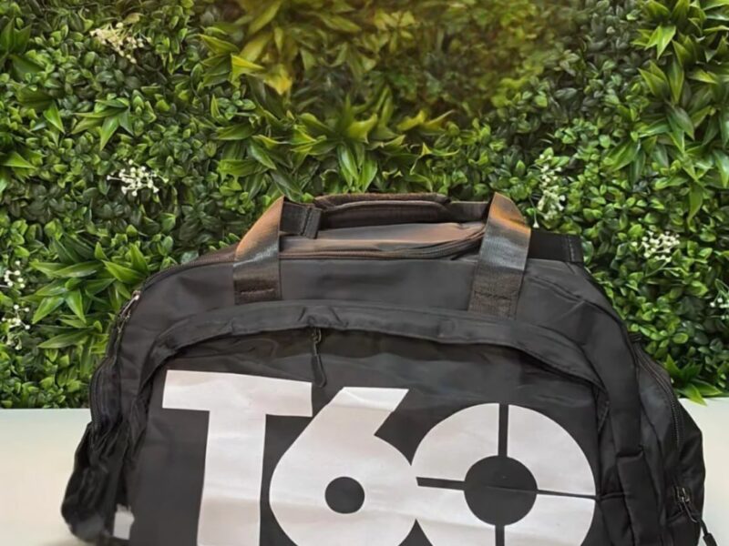 Mochila Mala T60 Para Academia Natação Camping na Cor Preta