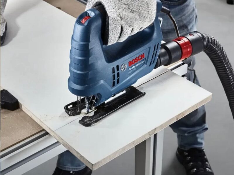 Serra Tico-tico Gst 680 500w + Lâmina E Protetor Bosch