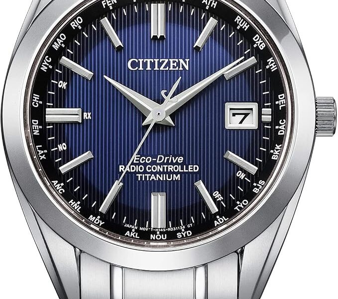 Citizen Relógio masculino Eco-Drive clássico em Super Titanium™ com tecnologia de cronometragem atômica, mostrador azul, data de 3 ponteiros e cristal de safira (modelo: CB0260-56L), Prateado e azul, Clássico