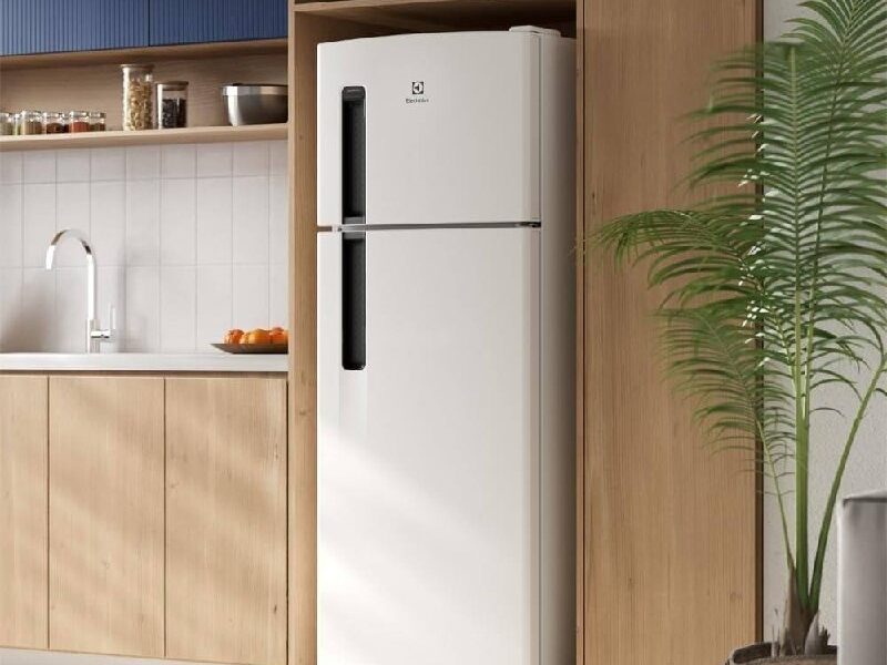 Electrolux Geladeira Electrolux Frost Free 320L Duplex Branca (TF38) 127V