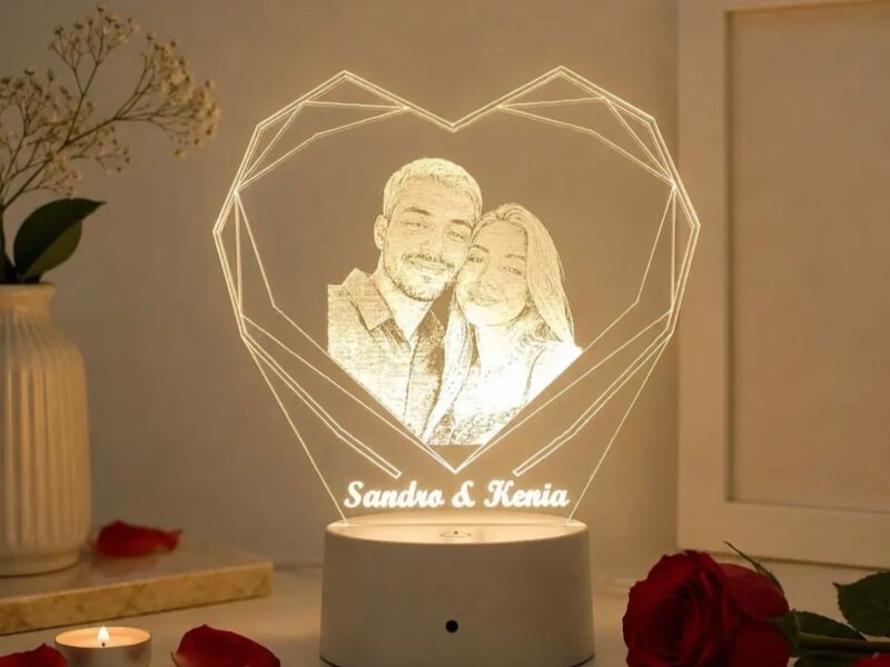 Luminária Led 3d Personalizada Casal Namorados 26cm
