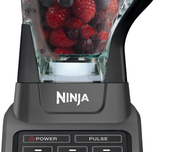 Ninja Liquidificador profissional BL610 de 2040 g com base de 1000 watts e tecnologia de trituração total para smoothies, gelo e frutas congeladas, preto, 24 cm C x 19 cm L x 43 cm A